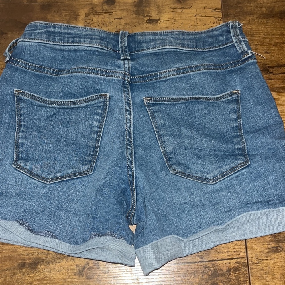 Universal Threads Shorts - Picture 3 of 3